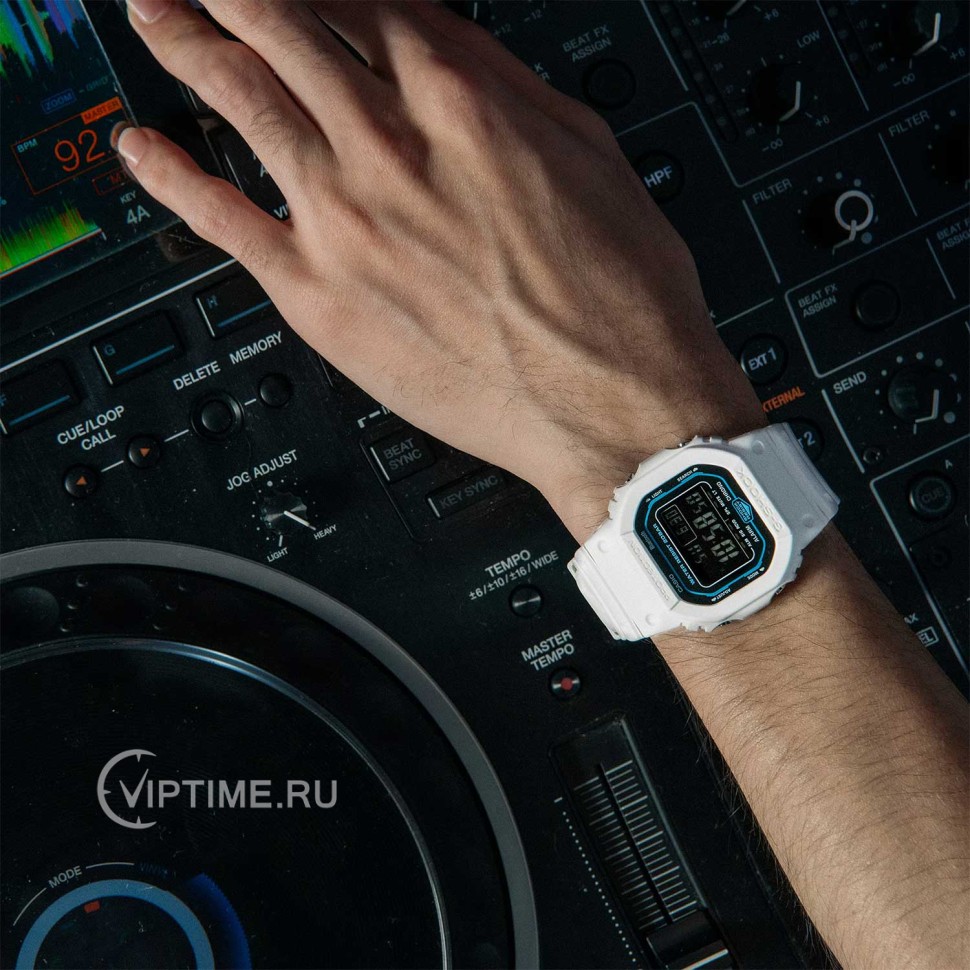 Часы Часы Casio DW-B5600SF-7 в Москве в Москве